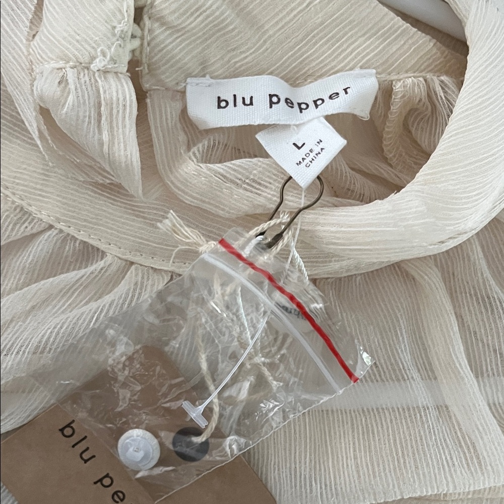 BLU Pepper Women’s Cream Blouse Size Large New With Tags - Picture 9 of 11
